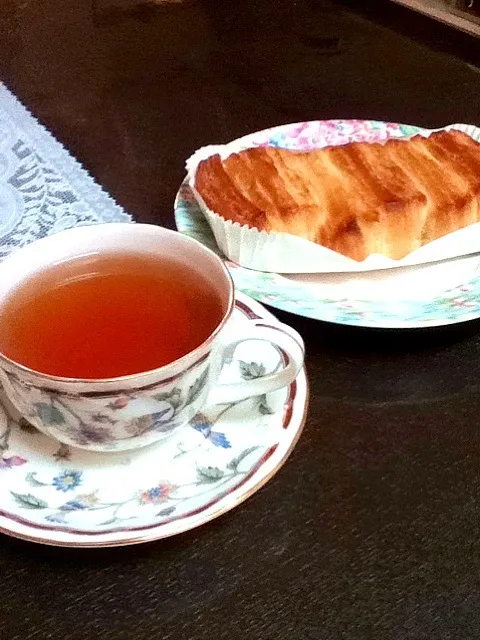 Jasmine tea and bread|elishaさん