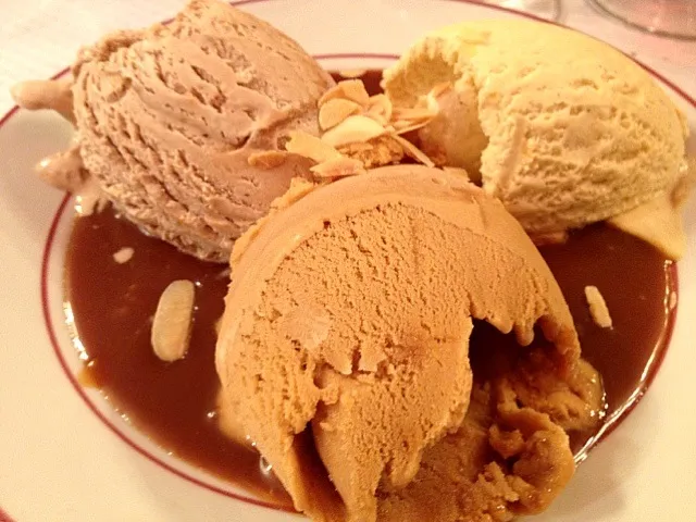 Ice cream with homemade caramel|Junya Tanakaさん