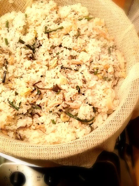 今日の夕飯 蒸篭② クララちゃんの母上直伝⁇ 山菜おこわ|もこさん