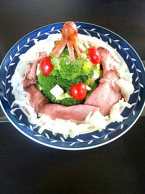 お取り寄せグルメのローストビーフとブロッコリーツリーのサラダ☆|NACHUMSさん