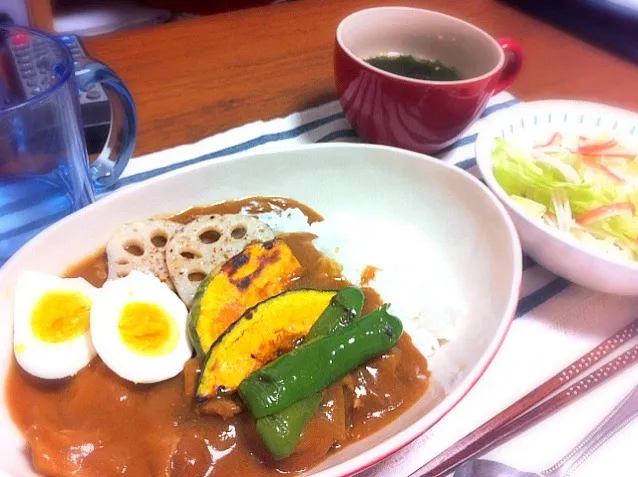 彩り野菜カレー、サラダ、わかめスープ|カナエさん