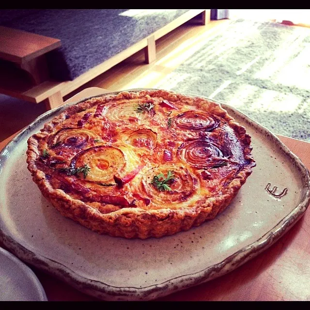 玉ねぎぐるぐるのキッシュ|〜かもねぎポン酢食堂〜TOMOEさん