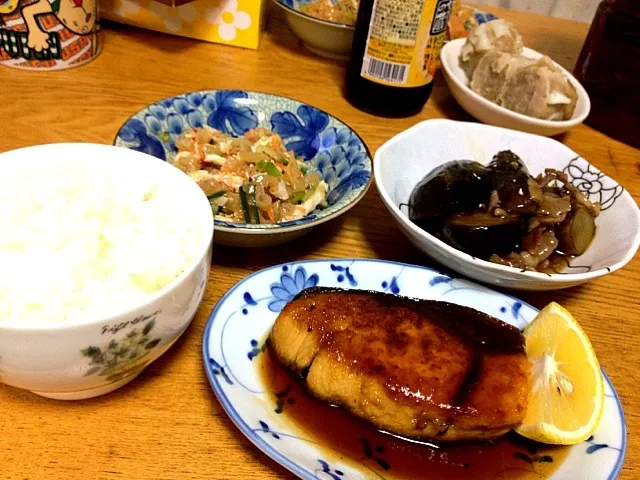 Snapdishの料理写真:ぶりの照り焼き定食|ｼﾞﾝﾁｬ-ﾝさん