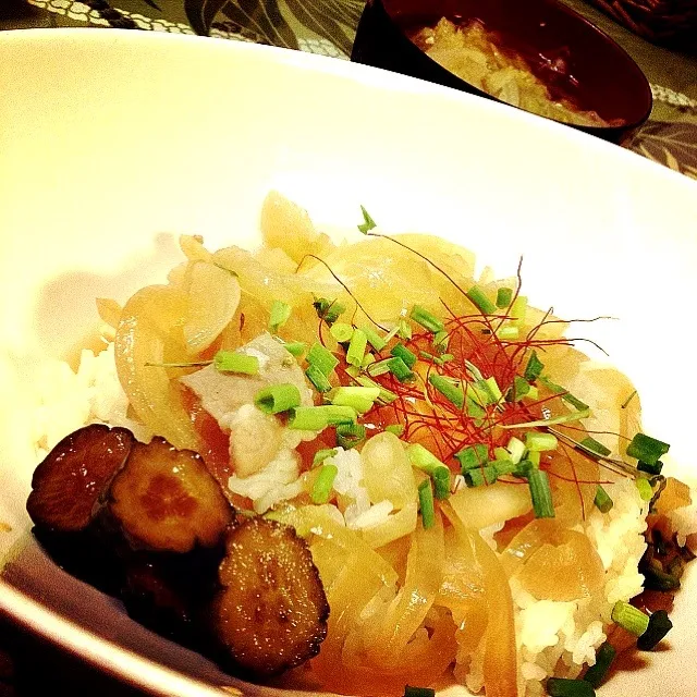 ダシダで元豚丼   ほとんど玉ねぎ丼\(//∇//)\・白菜と蟹のお味噌汁|志野さん