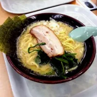 Snapdishの料理写真:醤油豚骨ラーメン|meguさん