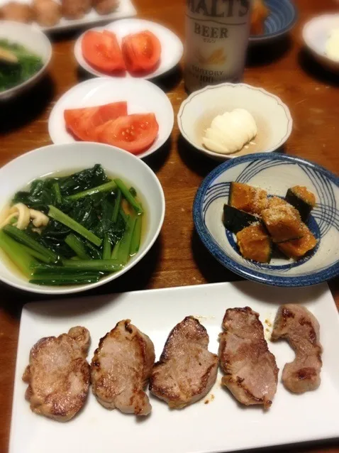 豚肉醤油麹漬け焼き、小松菜と揚げ煮浸し、南瓜白ワイン蒸し、蕪塩麹漬け、トマト|raku_darさん