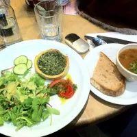 Snapdishの料理写真:Lunch: Spinach Tart with Today's Soup. (at St. Pancras)|Masaru IKEDAさん