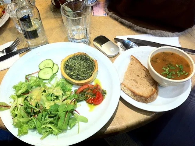 Lunch: Spinach Tart with Today's Soup. (at St. Pancras)|Masaru IKEDAさん