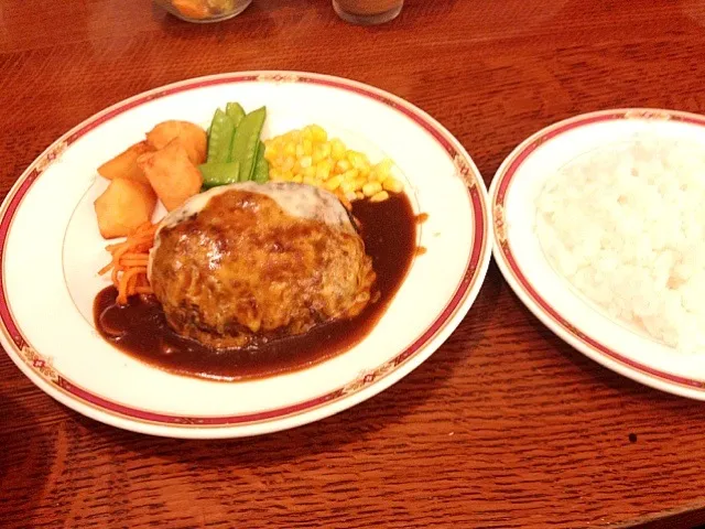 Snapdishの料理写真:銀座ライオンのハンバーグランチ|岡山絵美さん