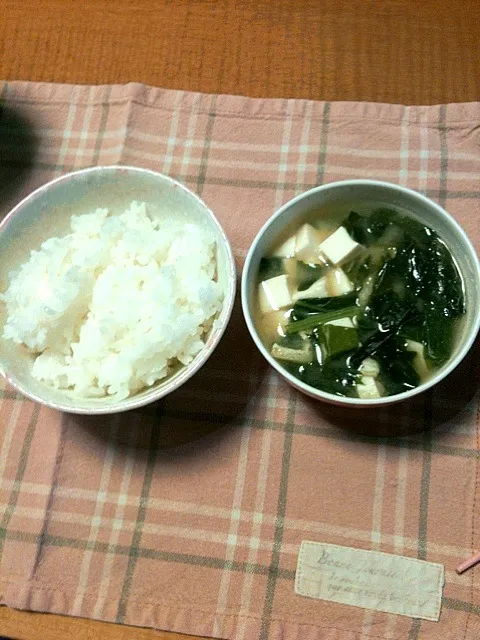 ごはんと豆腐とほうれん草のお味噌汁|岩永美空さん