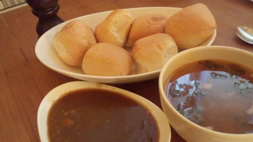 Snapdishの料理写真:今日の朝食(カレーとパンとマジョラムのスープ)|飯塚 公知さん