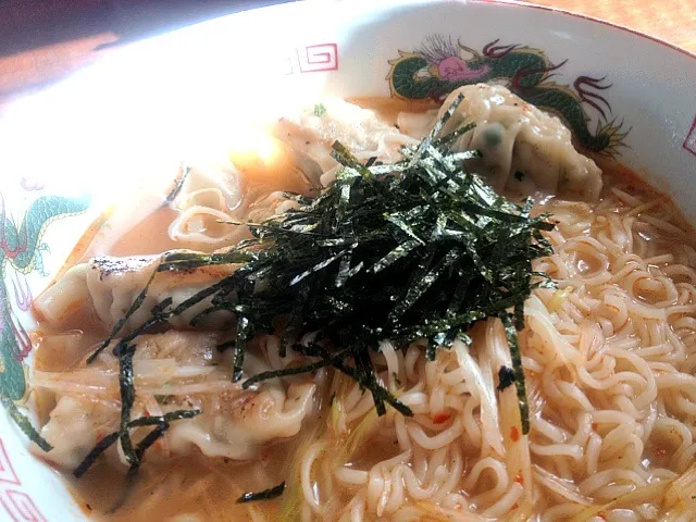 男飯シリーズ『餃子ラーメン』|ナガマンさん