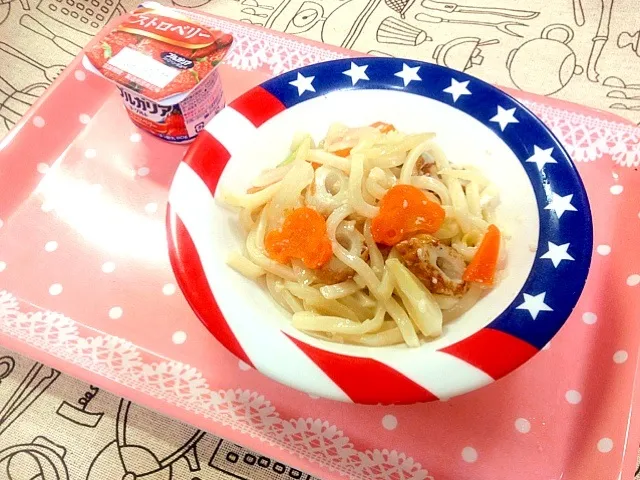 2歳ランチ☆塩麹の焼うどん、ヨーグルト|溜池さん