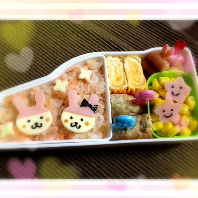 帽子かぶったウサギさん弁当🐰|よにゃりさん