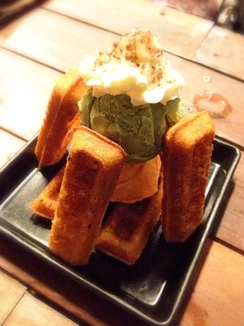 Snapdishの料理写真:Fancy waffle tower with matcha and cheese ice cream|PhUnGさん