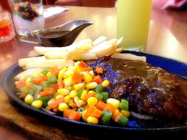 Black pepper sirloin steak|Iwan Setiawanさん