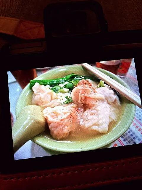 云吞面(Prawn mix with minced pork dumpling noodle soup)|genさん