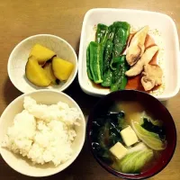 Snapdishの料理写真:さつまいものはちみつレモン煮、ピーマンと胸肉のグリル焼き、お味噌汁|ぺりーさん