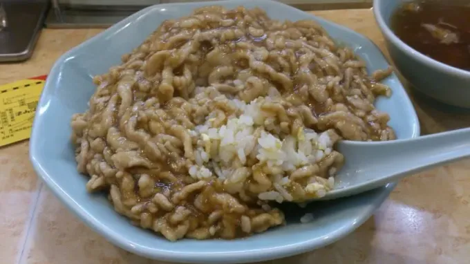 Snapdishの料理写真:練馬青梅街道“梁山泊”の肉あんかけチャーハン|Mitsuhiro  Yoshidaさん