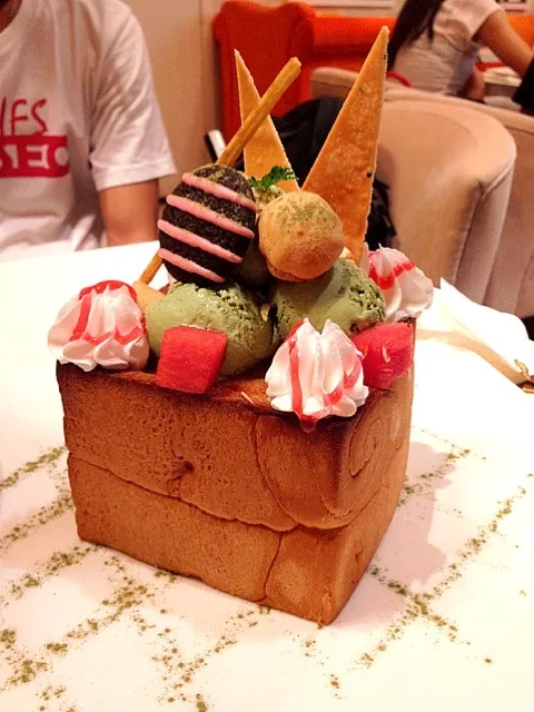 green tea ice cream with thick toast|natalie tsangさん