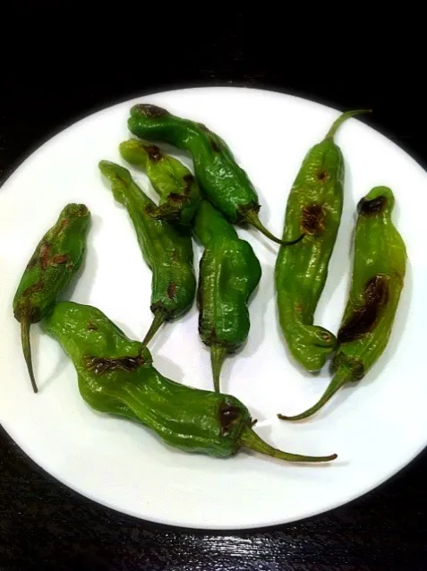 Grilled shishito peppers|Holly Doranさん