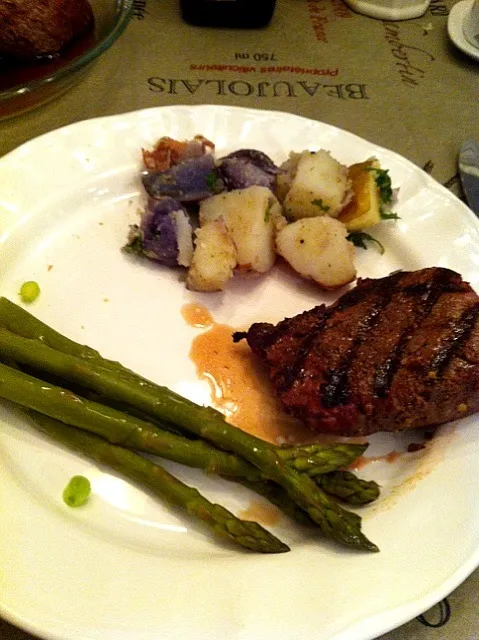 Steaks, potatoes & asparagus|Holly Doranさん