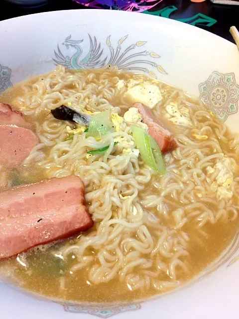 Snapdishの料理写真:旦那が作ってくれた熊本とんこつラーメンです|るみさん