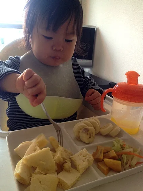 Snapdishの料理写真:遅めの朝食は久々にパンケーキ♪|かえさん