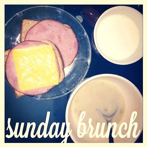 Bread with honey glazed ham with herbs, wild mushroom soup and milk for Sunday brunch|Mさん