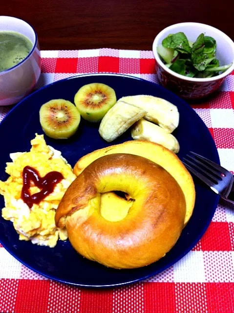 黄色と緑の朝ごはん🍌|みちこさん