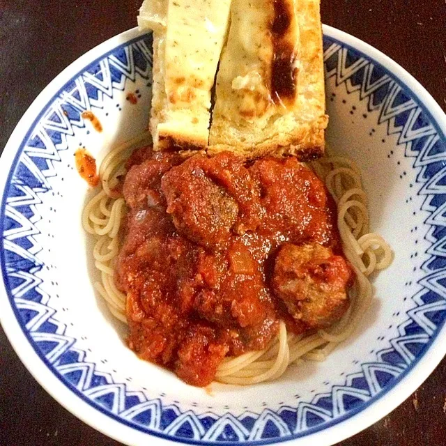 Spaghetti meatballs and Garlic Bread with Garlic Cheese by MasterChef Dave Sims|rie simsさん