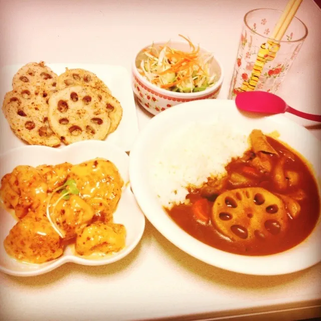 カレー、エビマヨ、蓮根揚げ、野菜サラダ|さきさん