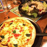 Snapdishの料理写真:マルゲリータとアボッチ|miyaさん