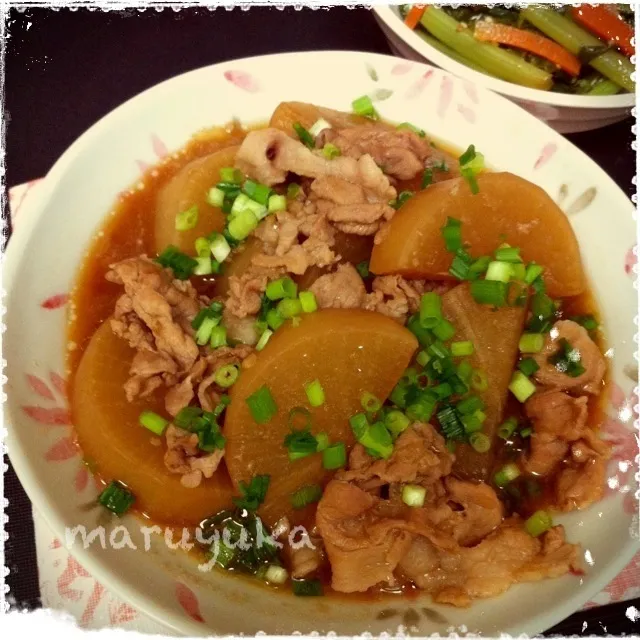 Snapdishの料理写真:大根と豚肉の醤油麹煮込み|まるさん