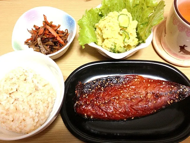 サバの味醂干し、きんぴらごぼう、さつまいもサラダ|よしえさん