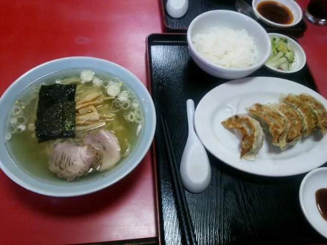 ラーメンぎょうざ半ライス定食|山岸千夏さん