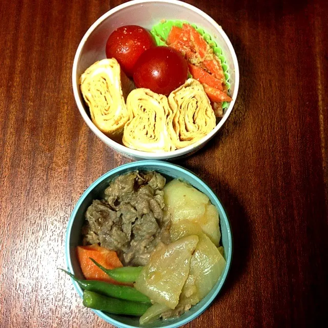 11/12娘弁当  肉じゃが  卵焼き  人参きんぴら  ミニトマト  ＊昨日の晩御飯にアレンジを加えるはずが、寝坊し結局そのままイン＊|yukiyamasakiさん