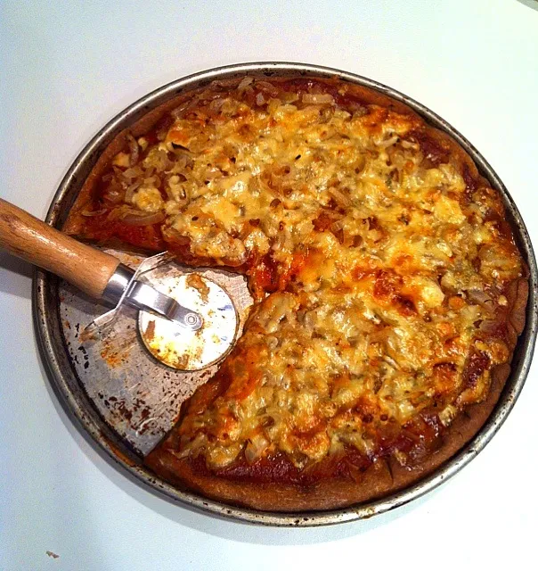 carmelized onions gorgonzola on whole wheat pizza dough|Evaさん