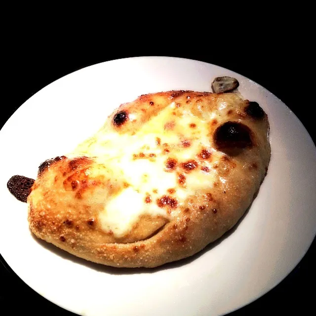 Snapdishの料理写真:Garlic bread with mozzarel by Pizza Express|Vanelさん