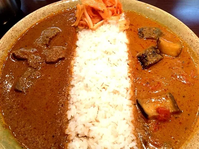 Snapdishの料理写真:新宿御苑前、カレー王国 ケララのビーフ＆ナスとトマト。|スパイシー丸山さん