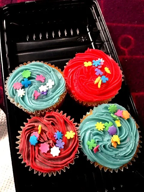 school spirit cupcakes!|Vivian Zhouさん