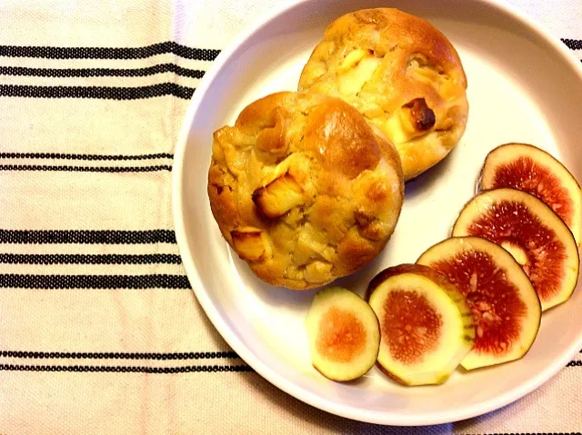 柿とりんごとクリームチーズのケーキといちじく|桂箱丸さん