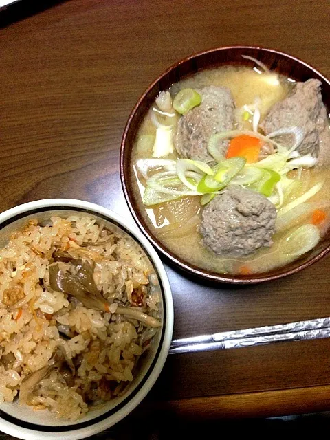 きのこたっぷり炊き込みご飯とつみれ汁|豆もやし(チャニョ。)さん