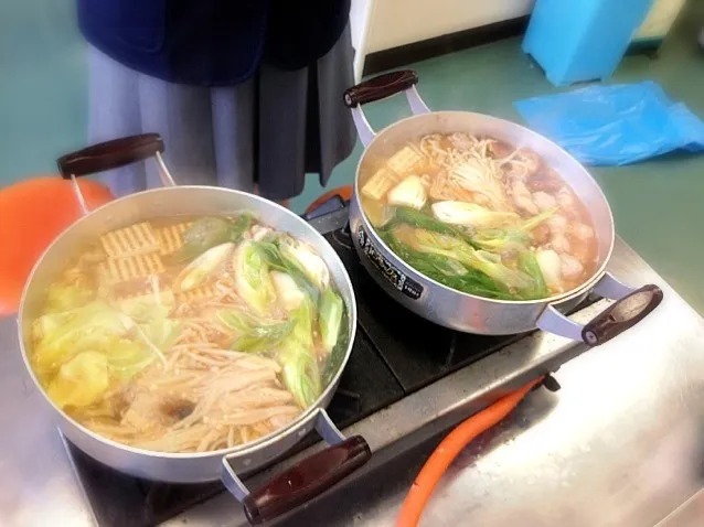 学校のHRで班のみんなと味噌鍋|ひらんたさん