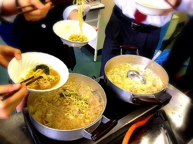 HR味噌鍋からの〆ラーメンと雑炊|ひらんたさん