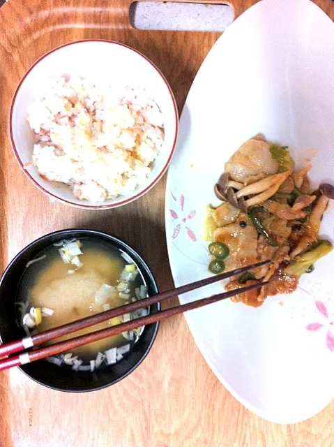 回鍋肉。シーチキン混ぜご飯。さつま芋味噌汁|かさん