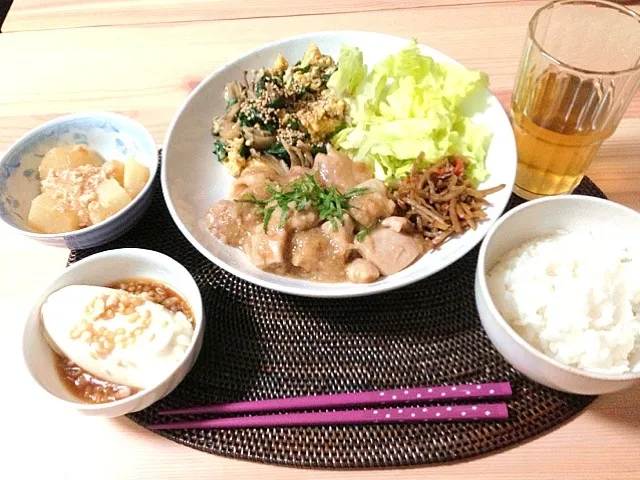 鶏肉の梅おろし煮、にらとマイタケの卵、きんぴら、カブのそぼろあん、豆腐、サラダ♡|ERIさん