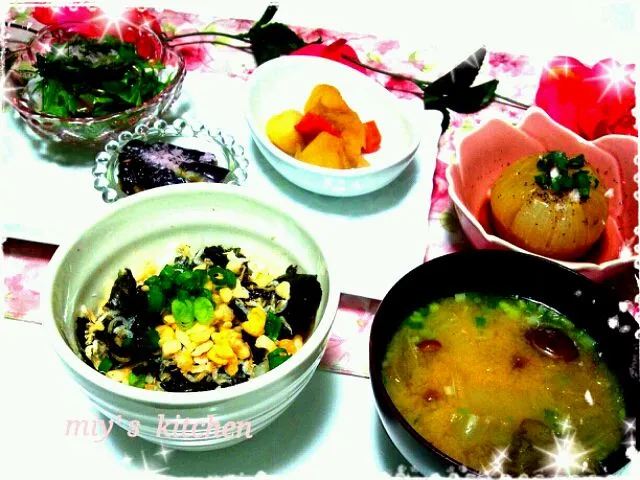 ☆11/12  ﾗﾋﾞｭdinner☆

＊桜えび丼
＊丸ごと玉ねぎ蒸し
＊肉じゃが風(昨日の)
＊茄子のカルパッチョ風(昨日の)
＊水菜ｺﾞﾏﾄﾞﾚｻﾗﾀﾞ
＊なめこと白菜のお味噌汁|みぃにゃんさん