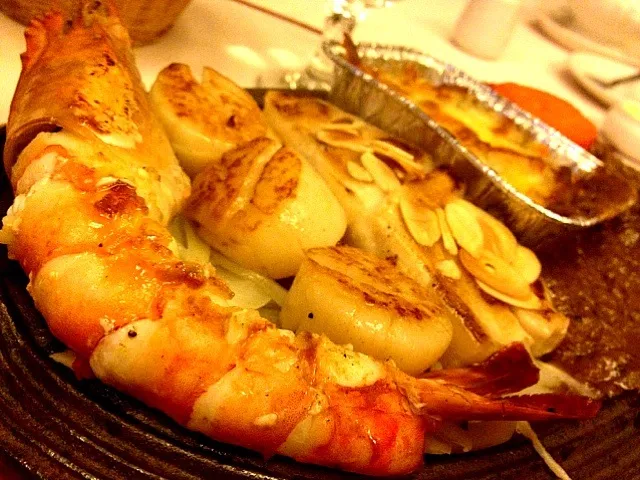 Sea food combo /Home steak house|Larry Chuさん