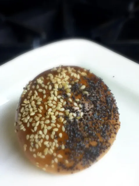 Poppy seeds sesame seeds fresh roll baking half and half|Megan Sweetさん